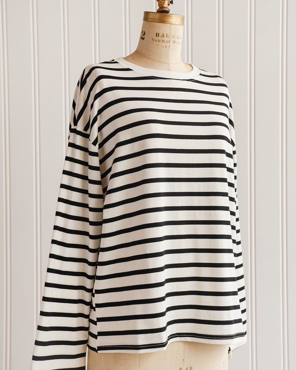 Classic-effortless-black-and-white-striped-oversized-top-C2811T_3_1200x1200.jpg?v\u003d1730504386